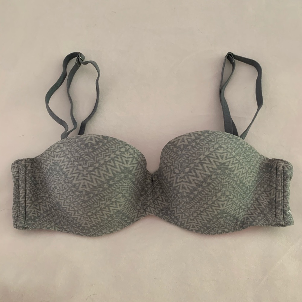32C VS Pink convertible strapless bra